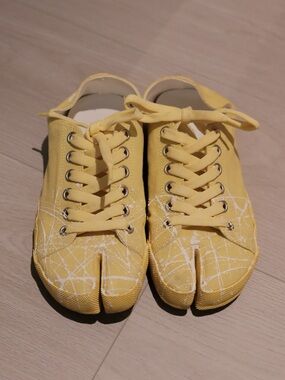 Maison Margiela Paint Splatter Tabi Sneakers 💛Yellow Canvas
